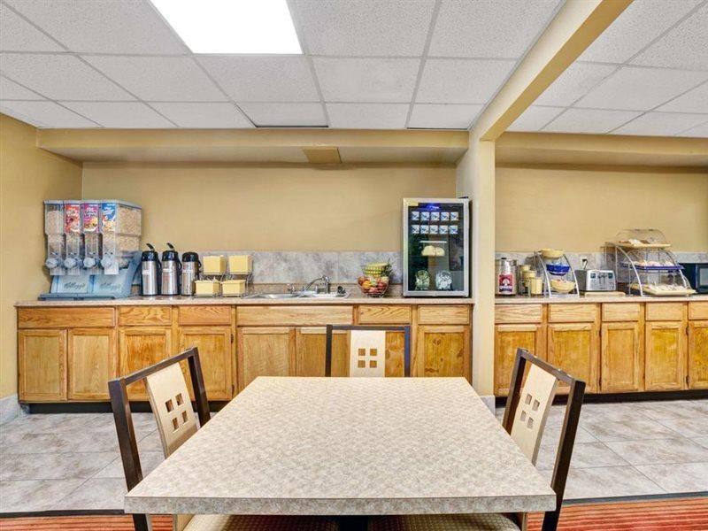 Days By Wyndham Airport Fair And Expo Center Louisville