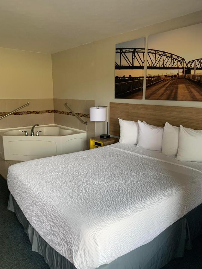 Days By Wyndham Airport Fair And Expo Center Hotel 2*