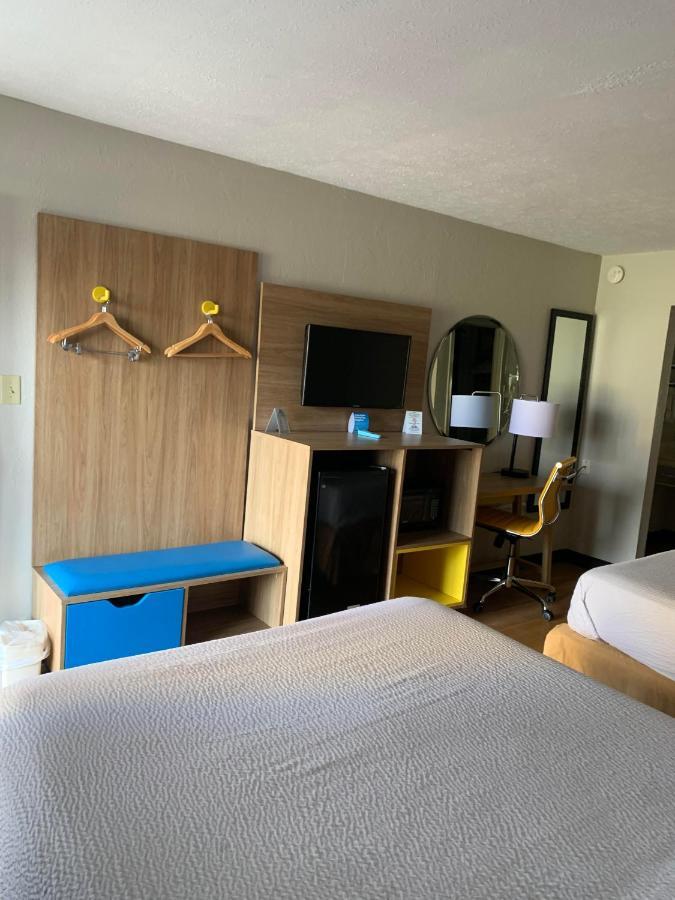 Days By Wyndham Airport Fair And Expo Center Hotel