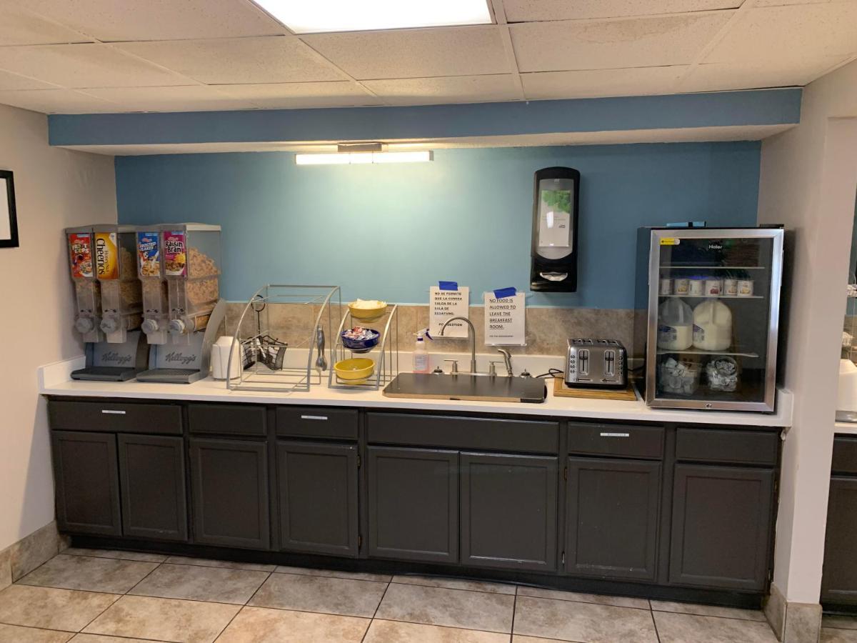 Hotel Days By Wyndham Airport Fair And Expo Center Louisville