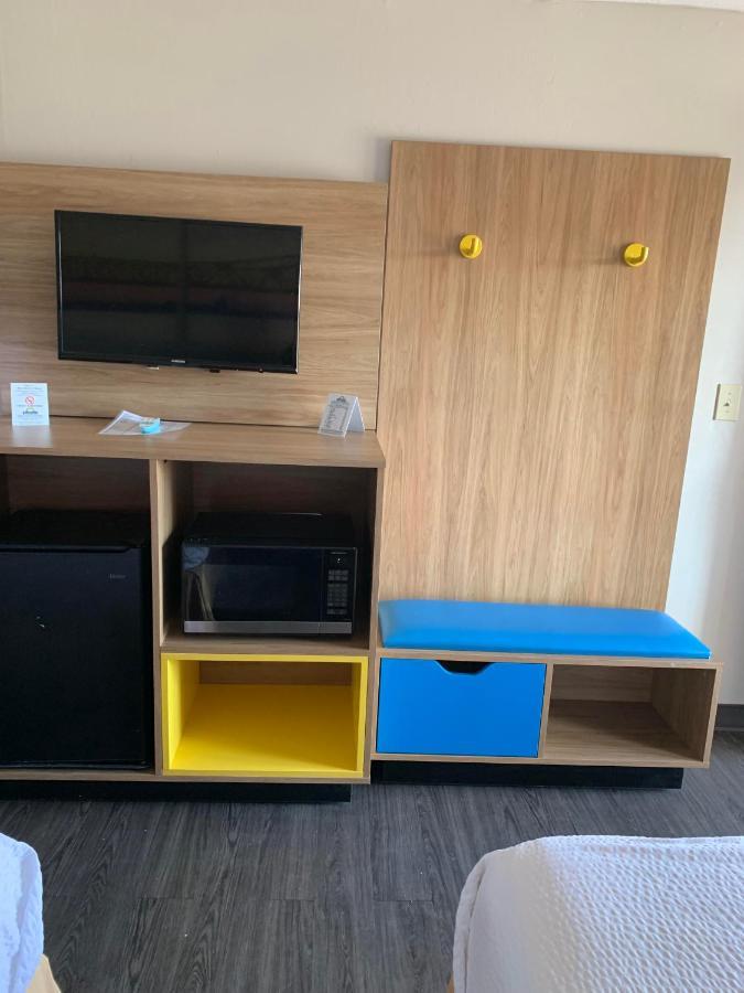 Days By Wyndham Airport Fair And Expo Center Hotel 2*