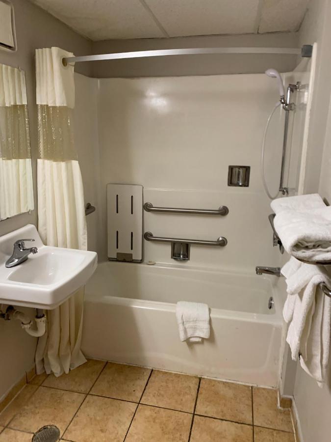 Days By Wyndham Airport Fair And Expo Center Hotel Louisville