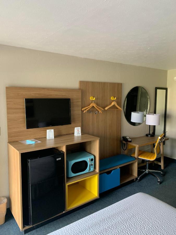 Days By Wyndham Airport Fair And Expo Center 2*