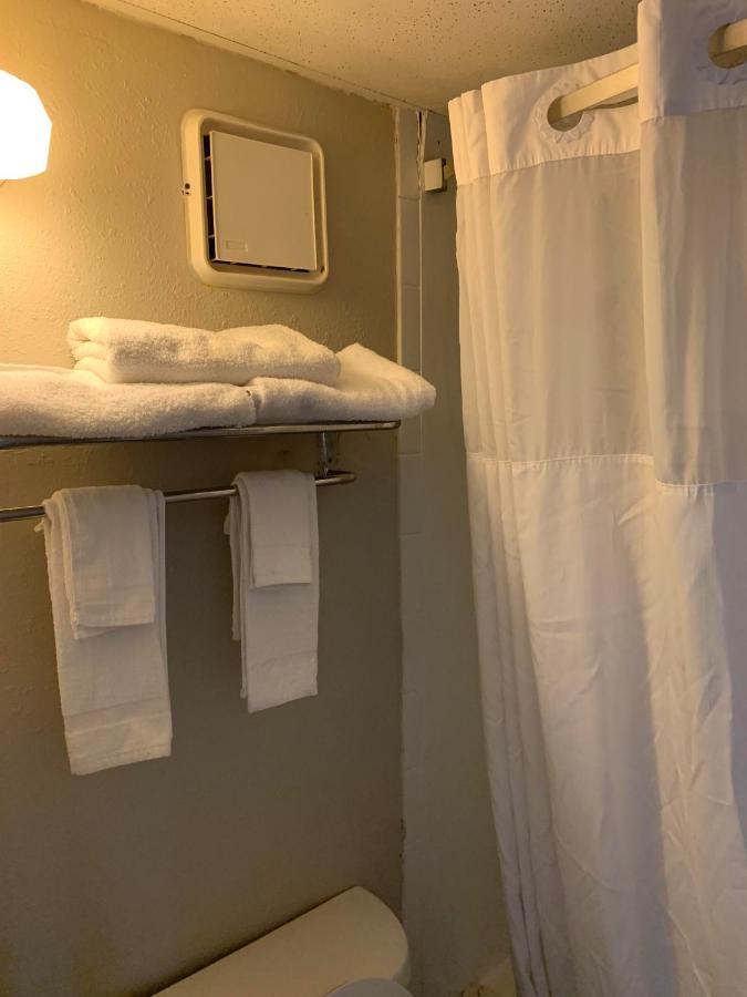 Days By Wyndham Airport Fair And Expo Center Hotel 2*