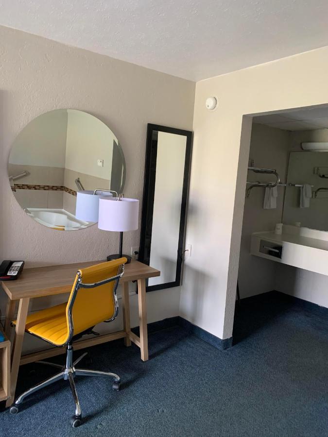 Hotel Days By Wyndham Airport Fair And Expo Center