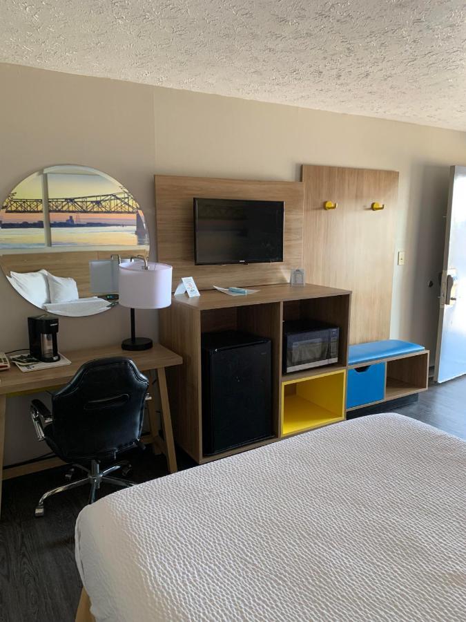 Hotel Days By Wyndham Airport Fair And Expo Center Louisville