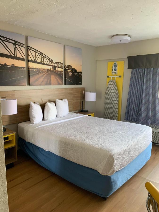 Hotel Days By Wyndham Airport Fair And Expo Center Louisville