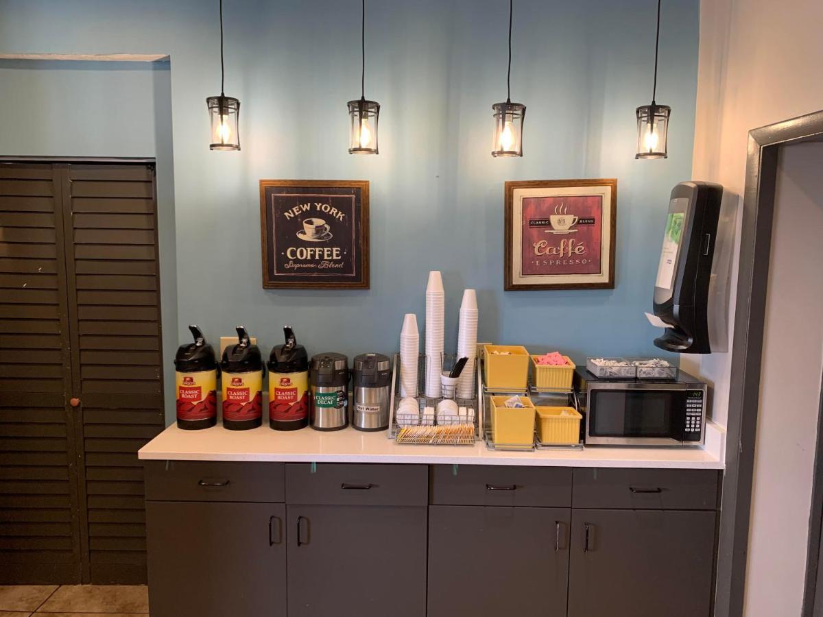 Hotel Days By Wyndham Airport Fair And Expo Center Louisville