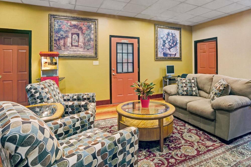 Hotel Days By Wyndham Airport Fair And Expo Center 2*