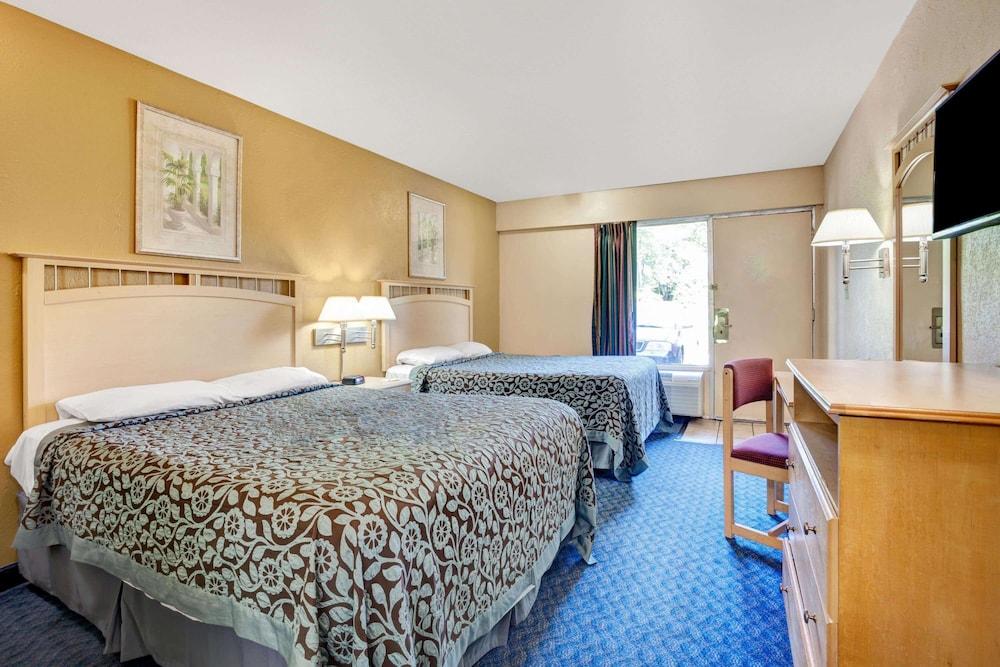 Hotel Days By Wyndham Airport Fair And Expo Center Louisville