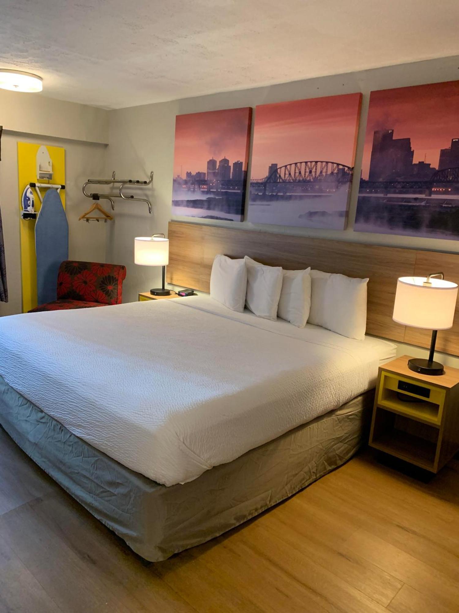 Hotel Days By Wyndham Airport Fair And Expo Center 2*
