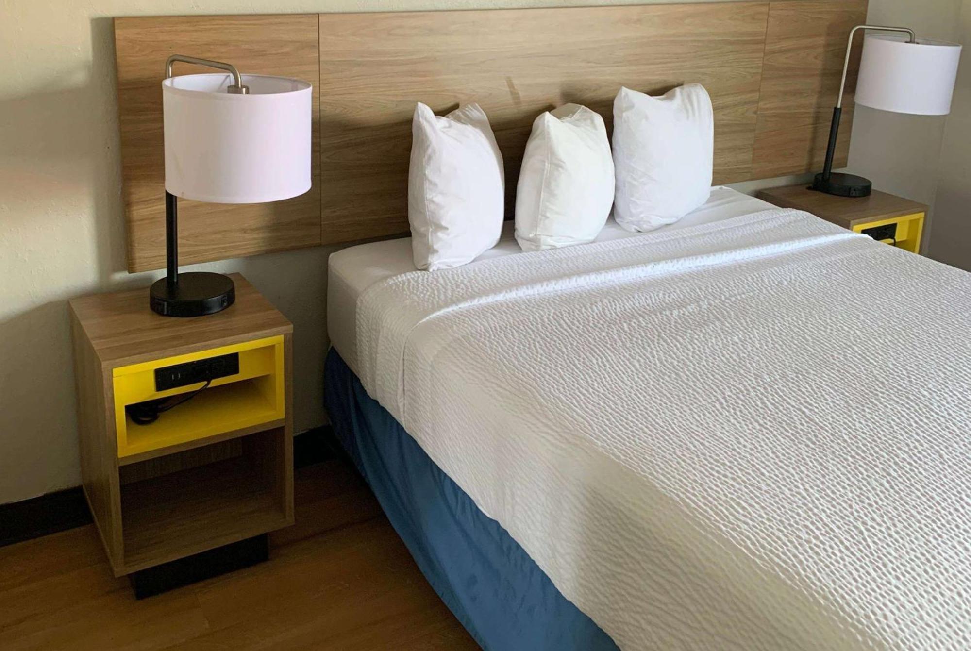 Hotel Days By Wyndham Airport Fair And Expo Center